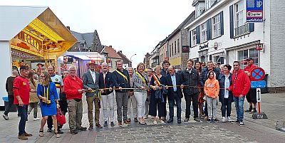 AVONDMARKT VERLOOR VAN WERELDBEKER VOETBAL