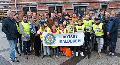 ROTARY CLUB MALDEGEM DEELT FLUO KLIKBANDJES UIT