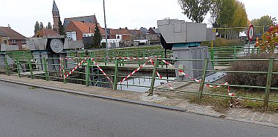 NIET ALLEEN DE FIETSBRUG IS AAN HERSTELLING TOE