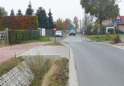 BEVOLKING TREKT AL AAN DE MOUW VAN VOLGEND SCHEPENCOLLEGE