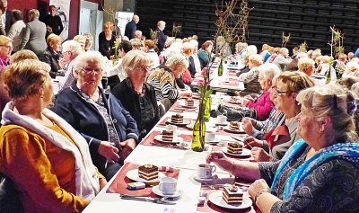 SENIORENFEEST IN DEN HOOGEN PAD