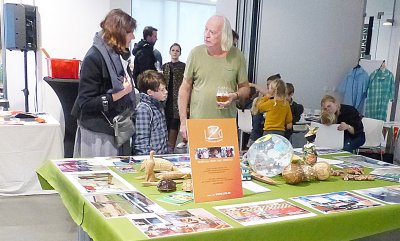 LEERKRACHTEN ZONDER GRENZEN ORGANISEERDEN GEZELLIGE KUNSTVEILING