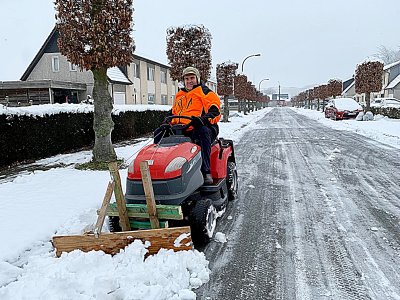 MARNIX MAAKTE ZELF DOKTER HERREBAUTLAAN SNEEUWVRIJ