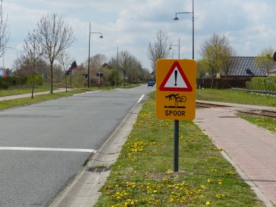 OPNIEUW WIELERTOERISTEN GEVALLEN AAN SPOORWEGOVERGANG