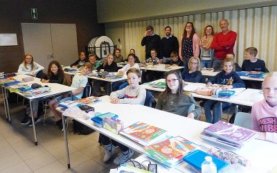 LEERLINGEN VAN DE KLEIHEUVEL LOPEN TIJDELIJK SCHOOL IN ADEGEM