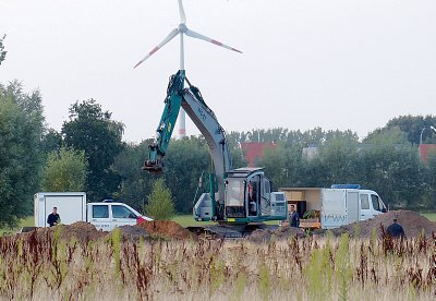 OPGESCHRIKT DOOR KLEINE EXPLOSIE EN ZANDPLUIM