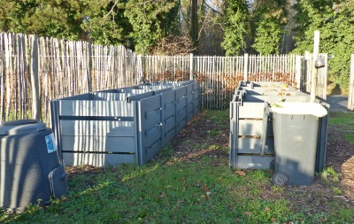 WACHTEN OP DE VERHUIS VAN HET COMPOSTPAVILJOEN