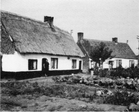 Huisje met strooien dak in de Hillestraat