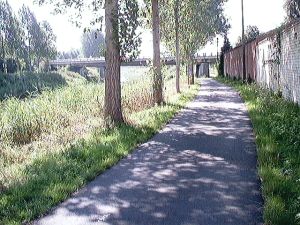 Trekweg langs het kanaal