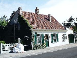 Prachtig oud huisje langs de Oude Baan